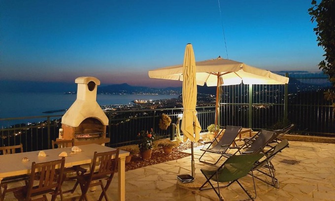 Lavagna House | Sarina House Ocean View