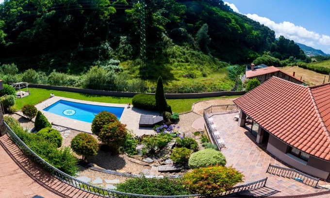 Bermeo Villa | Sarren Villa Pool