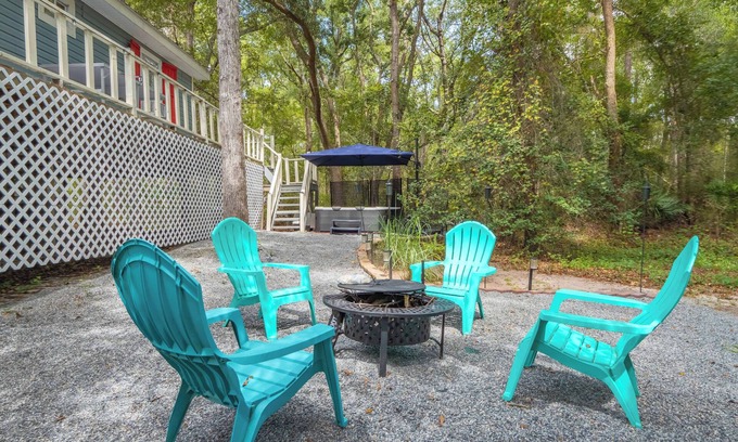 Nahunta House | Satilla Woods Cabin & Hot Tub