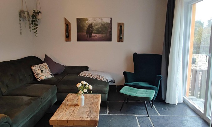 Altenkirchen Apartment | Sattelkammer - Ferienwohnungen Lindenhof