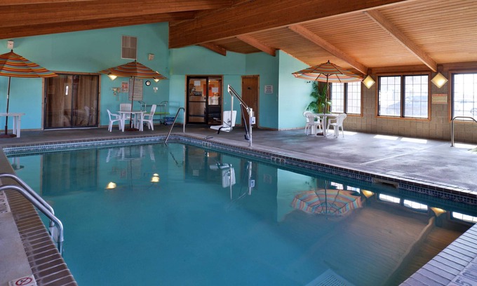 Sauk Centre Hotel | Sauk River Inn & Suites, a Travelodge by Wyndham