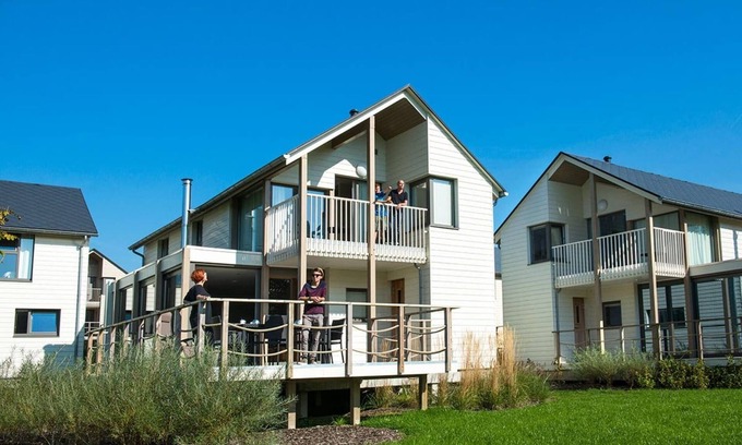 Froidchapelle Villa | Sauna Villa by the Lake