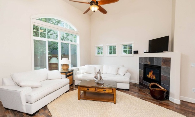 Mountain View District House | SAVE! MONTHLY, 1 bd +OFFICE, near hospital & downtown