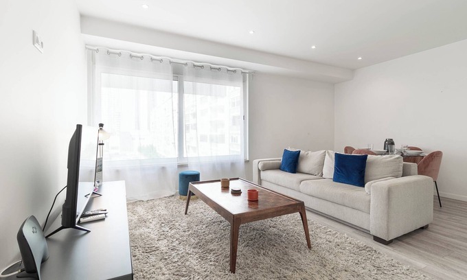 Sao Domingos de Benfica Apartment | Savory Brown Apartment, Sete Rios, Lisbon