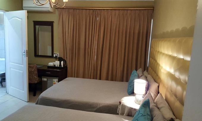 Rondebosch East Bed & Breakfast | Savoy Lodge - Budget standard double room