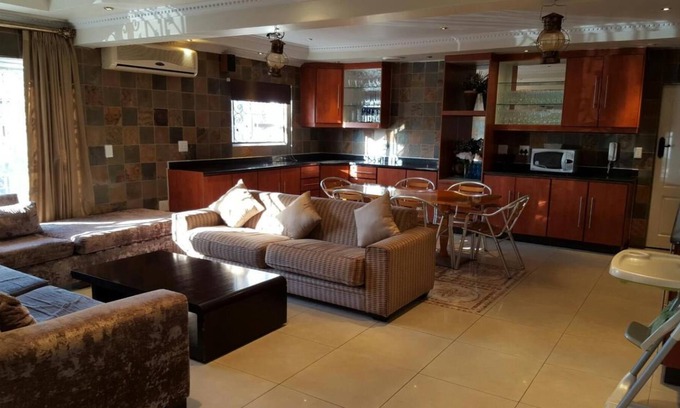 Rondebosch East Bed & Breakfast | Savoy Lodge with Breakfast included! - Nice Standard Double room 4