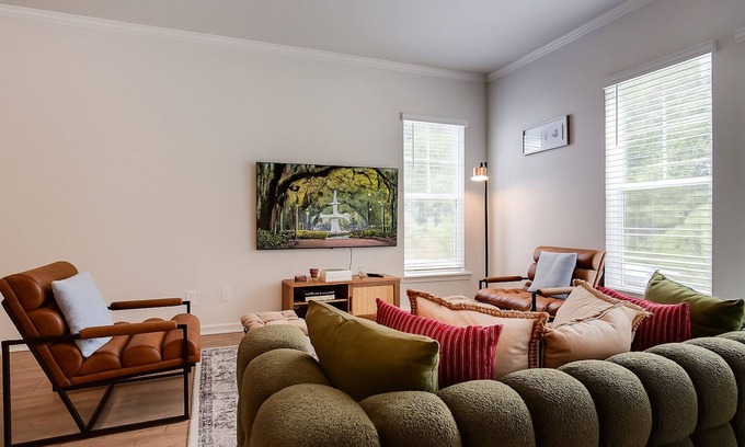 Pooler House | SavvyRetreat KingBed-Pool-Gym-15 Mins to Downtown SAV
