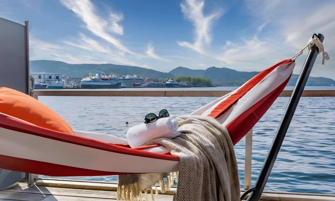 Sandviken Apartment | SB107 - Waterfront stay