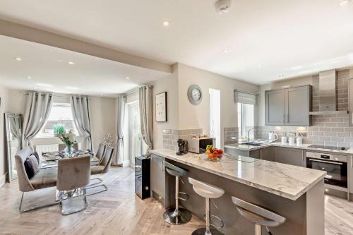 Torrington House | Scarlettrose