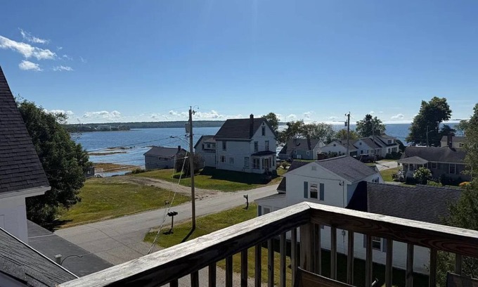 Searsport Apartment | Scenic 2-Bedroom Apartment Nestled in a Historic Bayside Victorian Home