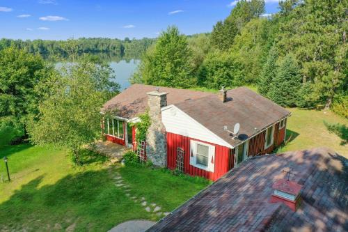 Crivitz House | Scenic & Serene Lakefront Cottage With Wood Stove