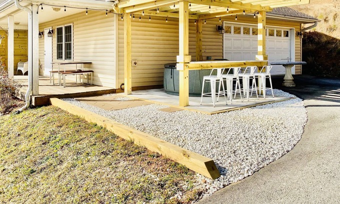 Asheville Cottage | Scenic Spivey Mountain Stay