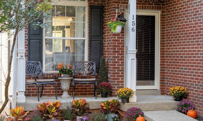 Masterson Station House | Scenic View by the Pond in Lexington