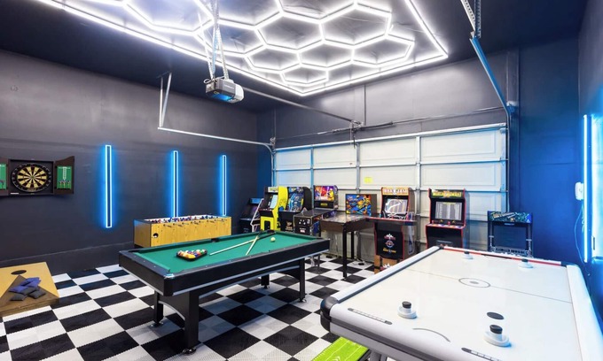 Saratoga Springs House | Scenic Views with Game Room