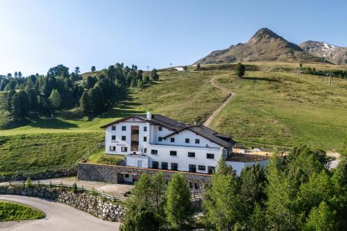 Curon Venosta Hotel | Schihaus Schöneben