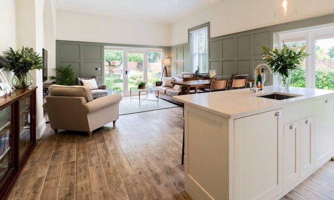 Shrewsbury House | School House – Victorian elegance by the river with parking | Pass the Keys