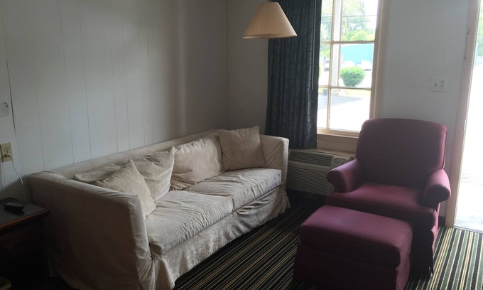 Perry Hotel | Scottish Inn & Suites