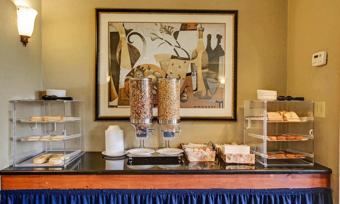 Cedar Knolls Hotel | Scottish Inn