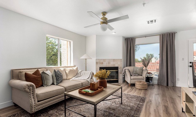 Scottsdale Ranch Condo | SCOTTSDALE BAY CLUB PENTHOUSE CONDO! NEWLY REMODELED POOL W/PRIVATE ACCESS.