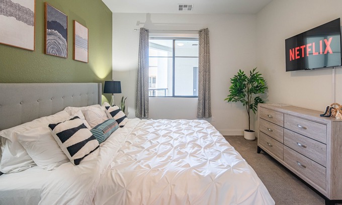 Thunderbird Industrial Airpark Condo | Scottsdale Desert | Pool, BBQ & Near Mayo Clinic