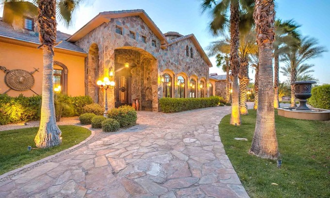 Central Scottsdale House | Scottsdale Luxe Villa with Tennis, Pools & Desert Mountain Views