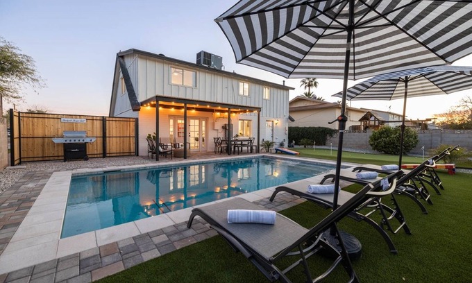 Park Scottsdale Four House | Scottsdale Valley Vista 4 Bedroom Home by RedAwning