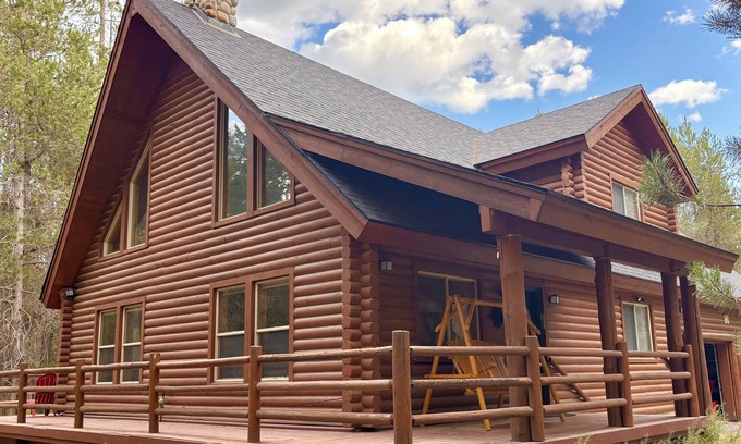 Island Park Cabin | Scruffy Bear Lodge-Bills Island-32mi Yellowstone-Lake Access+Game Room+Fire Pit!