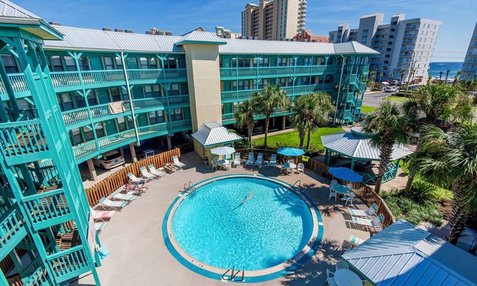 Gulf Shores Condo | Sea Breeze 218: 2BR condo across street from the Gulf, pool & BBQ