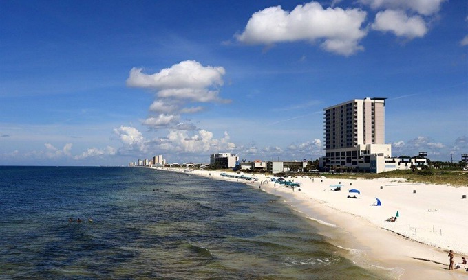 Upper Grand Lagoon Hotel | Sea Breeze Comfort! 2 Units w/Kitchen, Pool, FREE Parking and Breakfast!