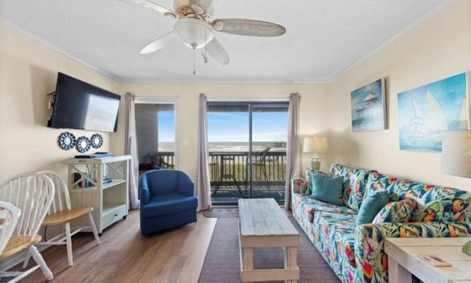 North Myrtle Beach Condo | Sea Cabin 120- Oceanfront 1BR/1BA- Pool