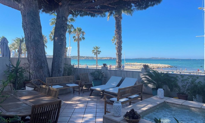 Six-Fours-les-Plages House | Sea front luxury apartment in a villa with outstanding view
