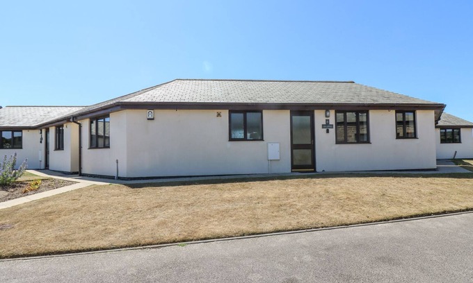 Longrock House | SEA SHORE, pet friendly, country holiday cottage in Marazion