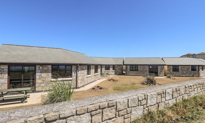 Longrock House | SEA SPRAY, family friendly, country holiday cottage in Marazion