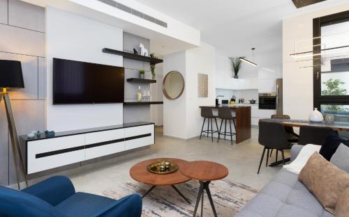 Kerem HaTeimanim Apartment | Sea View 2 BR near Shouk Hacarmel by HolyGuest