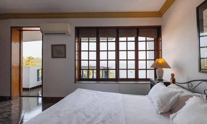 Dona Paula House | Sea View 5 Bedroom Luxe