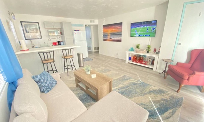 Silver Strand Apartment | Sea View, Boards, Bikes, W/d