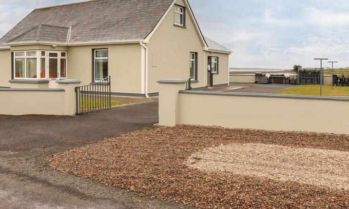 Creegh House | SEA VIEW LODGE, family friendly in Doonbeg, County Clare