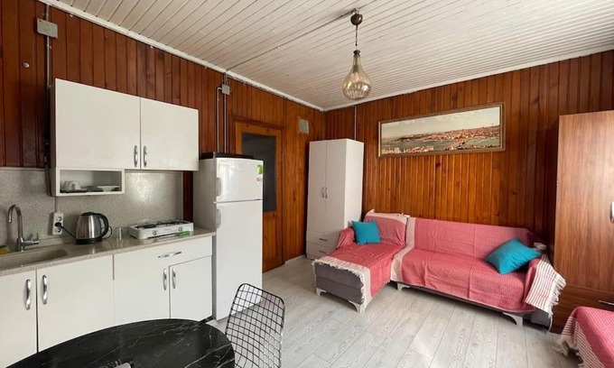 Zeytinburnu House | Sea View Studio House in Golden Horn