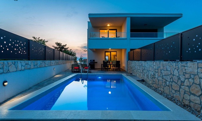 Milcetici Villa | Sea View Villa Larus-Mal