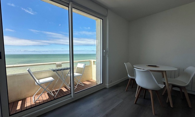 Ault Apartment | Sea view with balcony