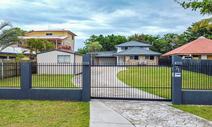 Yeppoon House | SeaBreeze On Todd - Beachfront Property With Pool