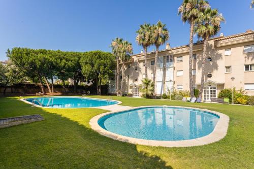 Sant Feliu de Guixols Apartment | SeaBreezeHeaven - Sea View Apartment, Pool & Spacious Terrace with BBQ - 50m from Sant Pol Beach