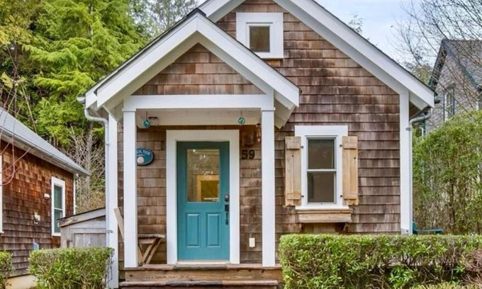 Seabrook House | Seabrook 2-Bdrm with Hot Tub, AC, Pet Friendly