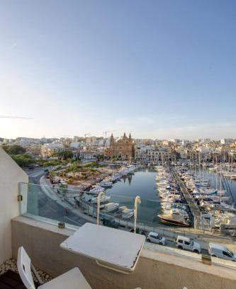Pieta Apartment | Seafront 3 bedroom apartment
