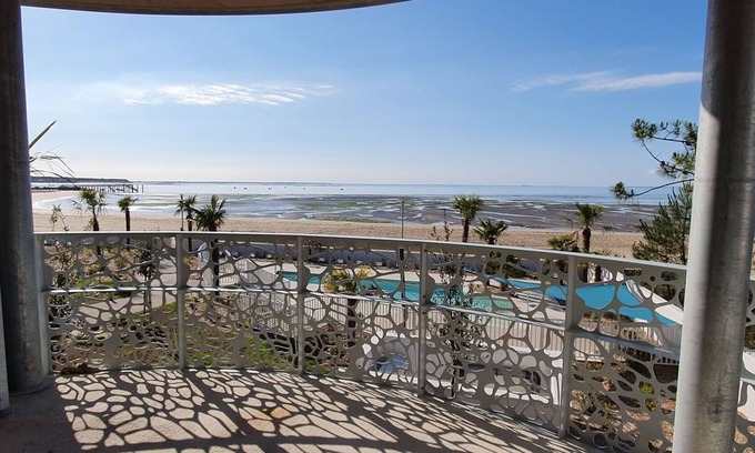 La Tranche-sur-Mer Apartment | Seafront Apartment, Direct Beach Access, Balcony, Pool, Jacuzzi, Parking, Sleeps 6