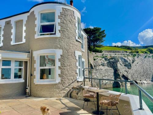 Plymouth House | Seafront Cottage - Beach Access - Pet Friendly