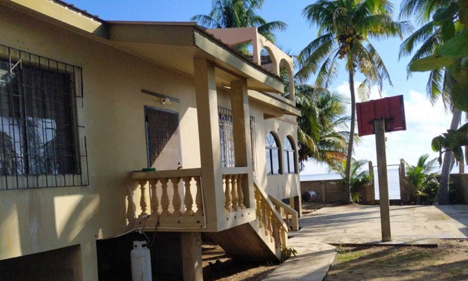 Dangriga House | Seafront property located at the edge of the beautiful Caribbean Sea
