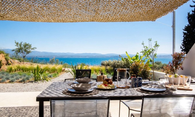 Eretria House | Seafront villa with private beach 1hr from Athens - MBH2