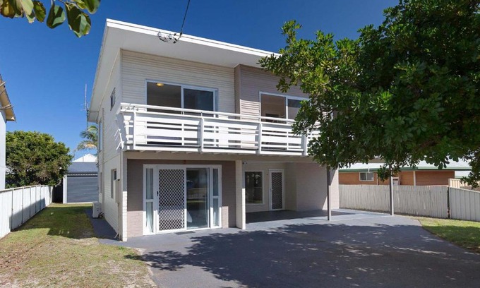 Boat Harbour House | 'SeaHaven', 2 Richardson Ave - Large home with Aircon, Smart TV, WIFI, Netflix & Boat Parking