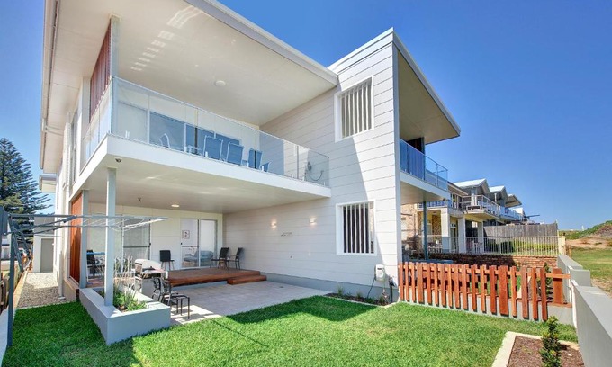 Anna Bay House | Seas the Day 41A